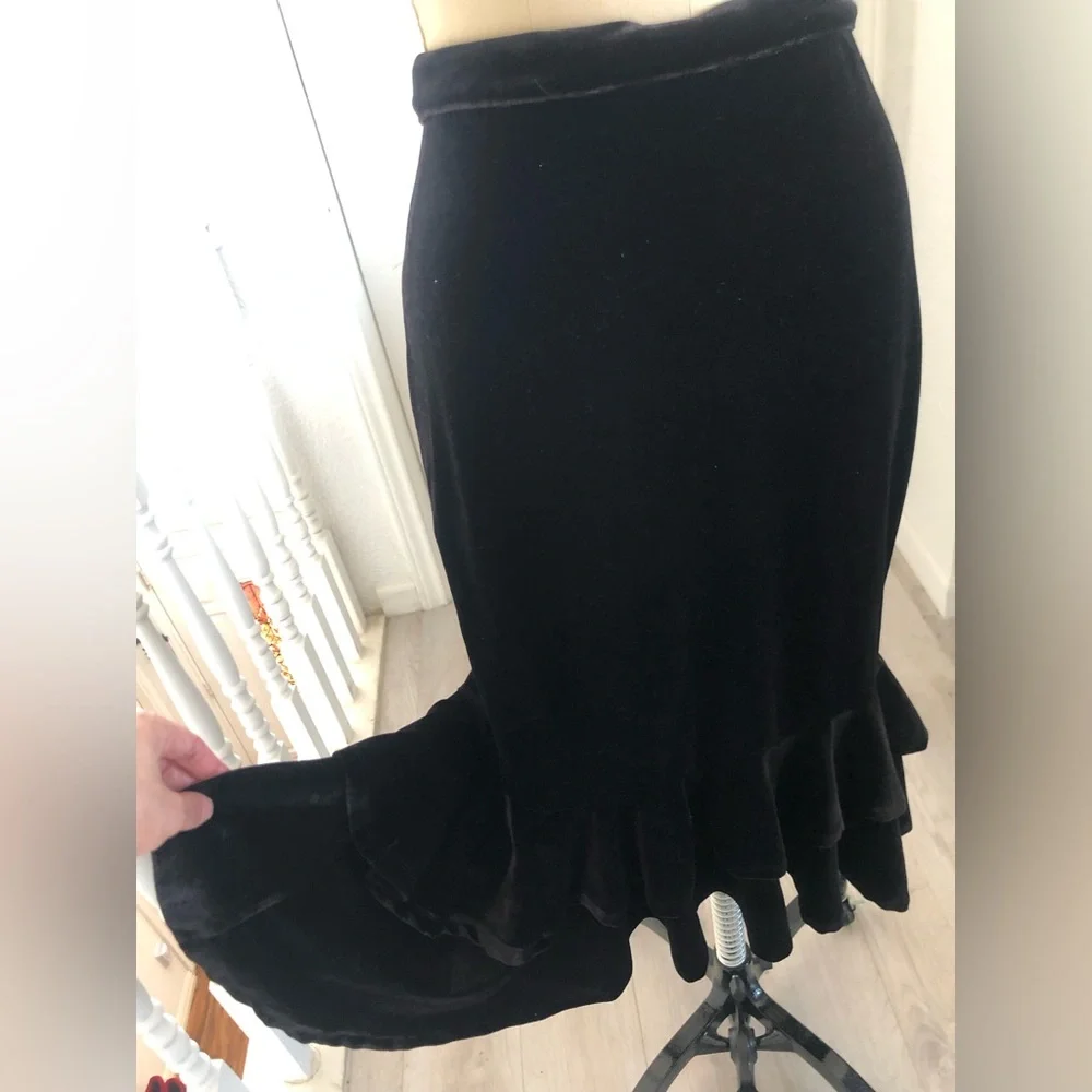 Gianni Bini midi black velvet,ruffled tiered skirt. - Picture 7 of 13